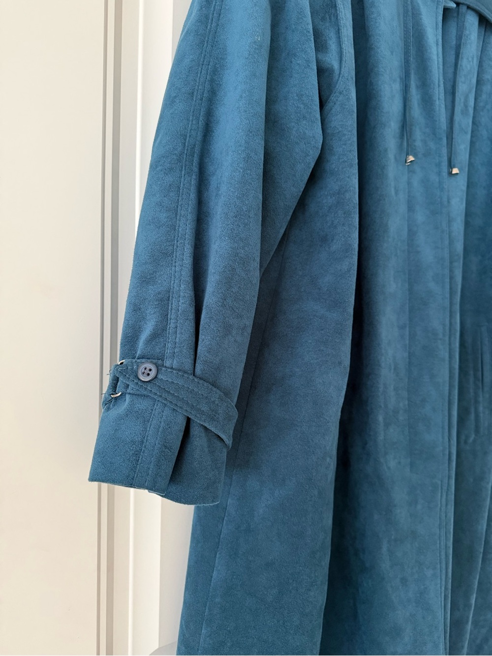 Beautiful Vintage Trench Coat. - Picture 3 of 11